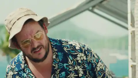 Crimen en el paraíso - Phil explica la diferencia entre los fantasmas y los espíritus Crimen en el paraíso - Phil explica la diferencia entre los fantasmas y los espíritus