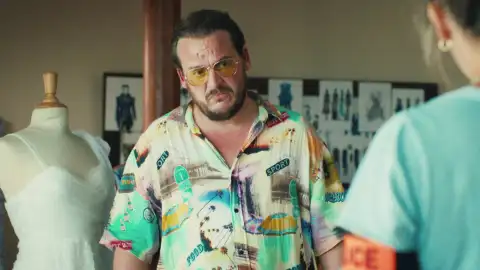 Crimen en el trópico - Phil, más preocupado por los diseños del asesinado que por el asesinado Crimen en el trópico - Phil, más preocupado por los diseños del asesinado que por el asesinado