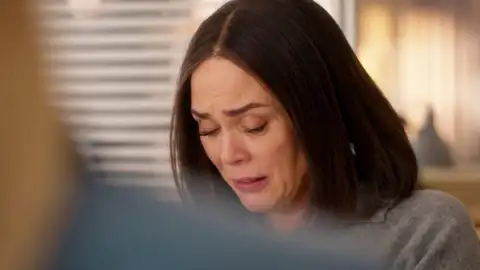 Bright Minds - Raphaëlle se derrumba con Astrid Bright Minds - Raphaëlle se derrumba con Astrid