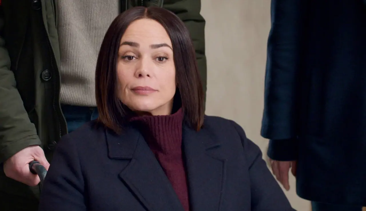 Bright minds - Raphaëlle se acostumbra a su nueva manera de trabajar en su lenta recuperación