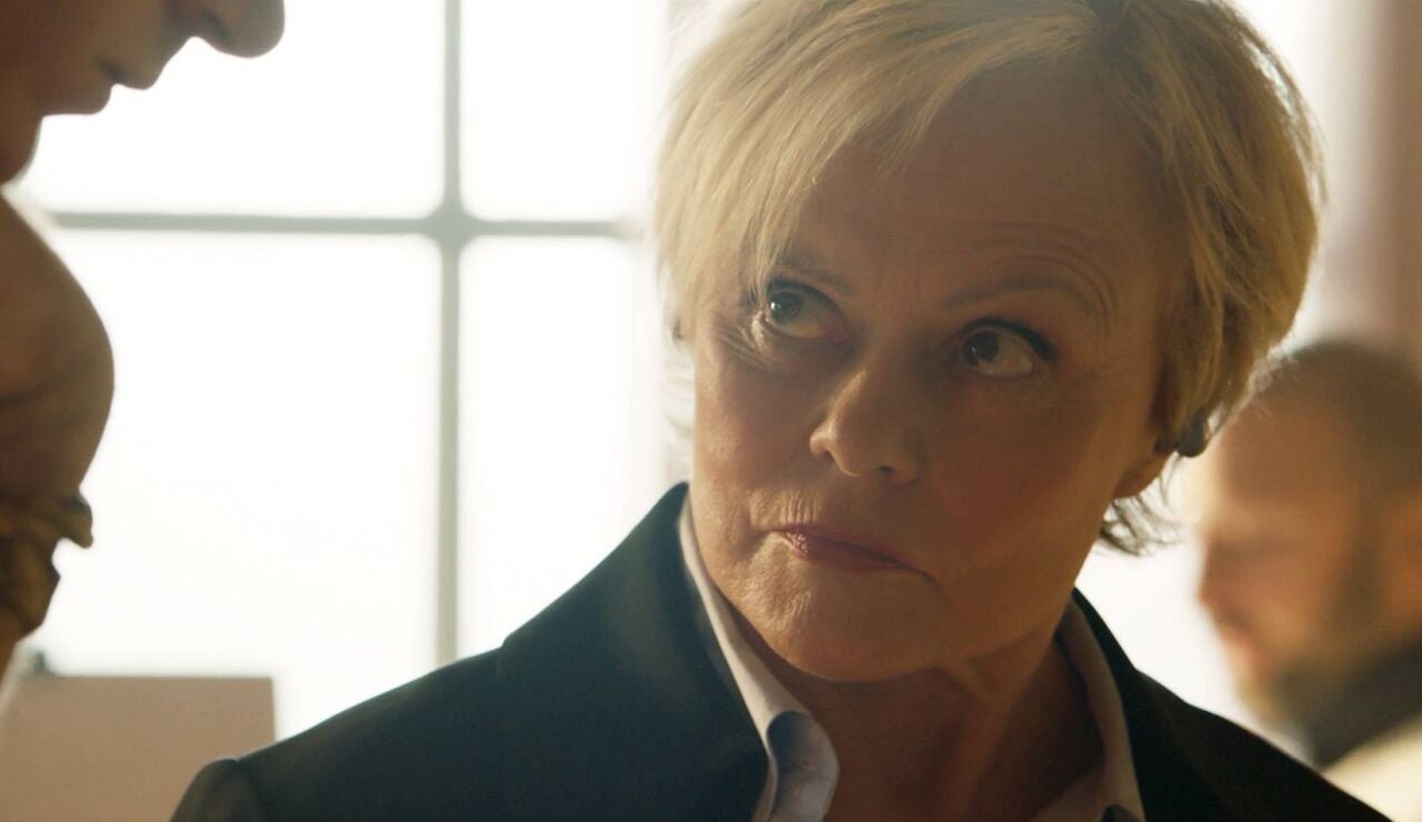 Un cad&aacute;ver convertido en obra de arte: el inquietante caso que investiga Louise