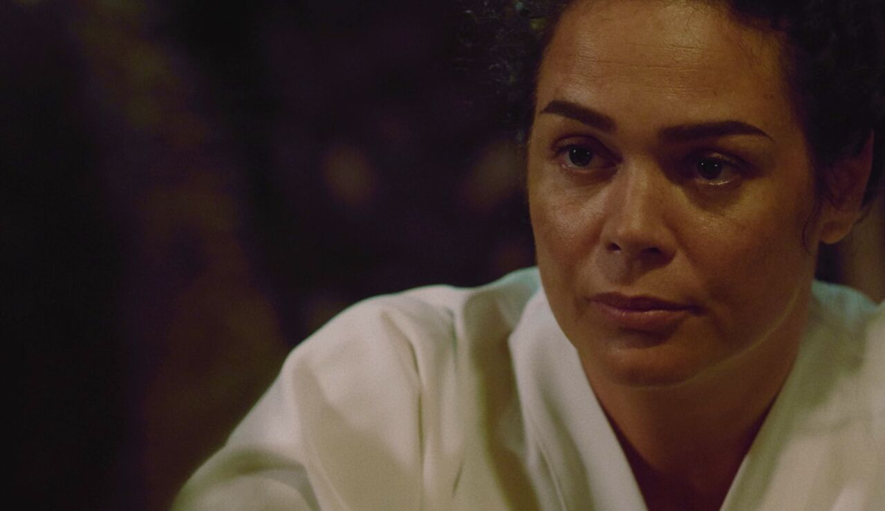 Clarisse pasa la noche junto a