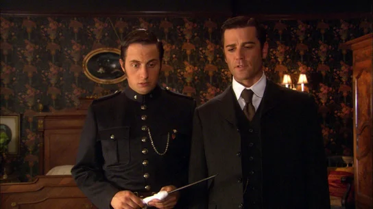 George y William investigan un caso entre tacitas de té George y William investigan un caso entre tacitas de té