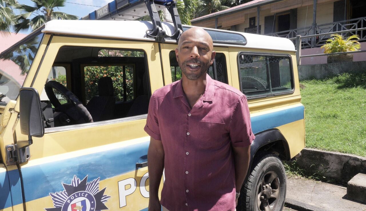 Don Gilet, protagonista de Crimen en el para&iacute;so, manda mensaje para los fans de la serie: "No os perd&aacute;is la nueva temporada"