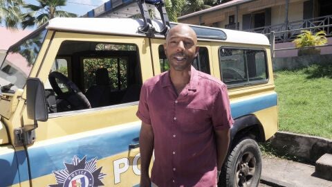Don Gilet, protagonista de Crimen en el para&iacute;so, manda mensaje para los fans de la serie: "No os perd&aacute;is la nueva temporada"