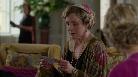 Lady Felicia recibe la ayuda de las hermanas de Esquilo con su novela