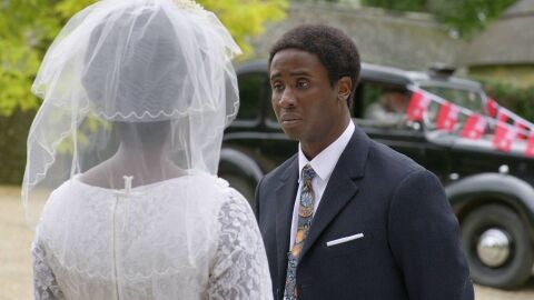 La dif&iacute;cil decisi&oacute;n del sargento Felix Livingstone: renuncia a su boda con Victoria por el inspector Sam y la hermana Boniface