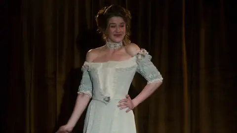 El dueño de un teatro cae muerto en el escenario en plena función El dueño de un teatro cae muerto en el escenario en plena función