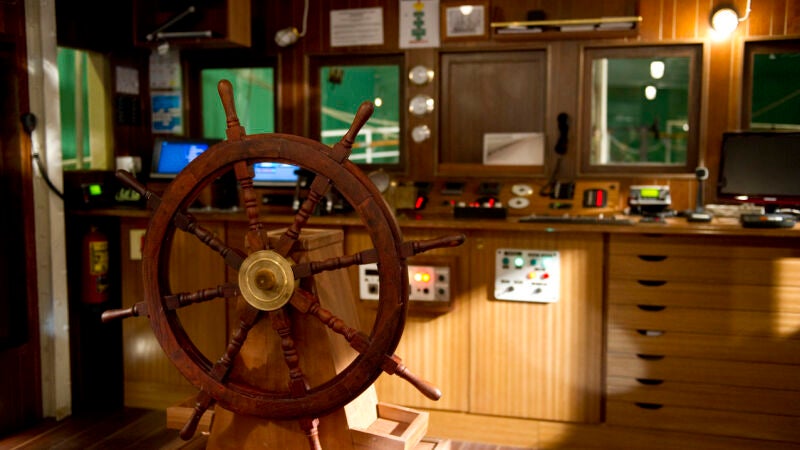 Ulises y Ainhoa se fugan en el barco ruso