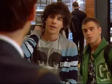 Enrique se cruza entre David y Fer Enrique se cruza entre David y Fer