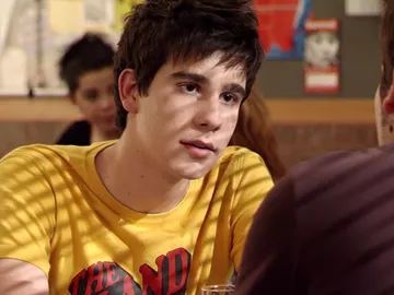 Oliver cuenta a Fer que Hugo es existe Oliver cuenta a Fer que Hugo es existe