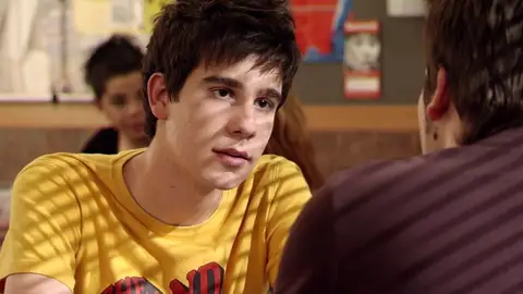 Oliver cuenta a Fer que Hugo es existe Oliver cuenta a Fer que Hugo es existe