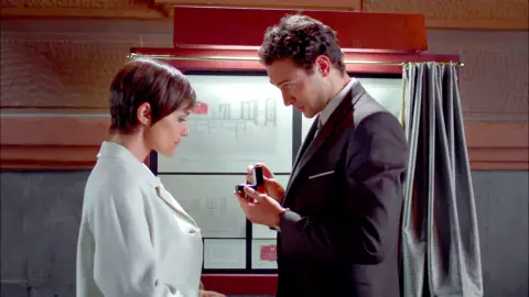 Carlos le pide matrimonio a Ana Carlos le pide matrimonio a Ana