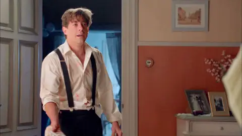 Pedro traiciona a Ana por salvar a Rita Pedro traiciona a Ana por salvar a Rita