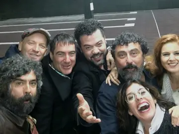 Frame 33.348864 de: Un selfie final para terminar con el reencuentro de Los Hombres de Paco Frame 33.348864 de: Un selfie final para terminar con el reencuentro de Los Hombres de Paco