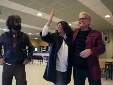 Frame 16.147993 de: Emotivo reencuentro de Paco Tous con sus antiguos compañeros de comisaría Frame 16.147993 de: Emotivo reencuentro de Paco Tous con sus antiguos compañeros de comisaría