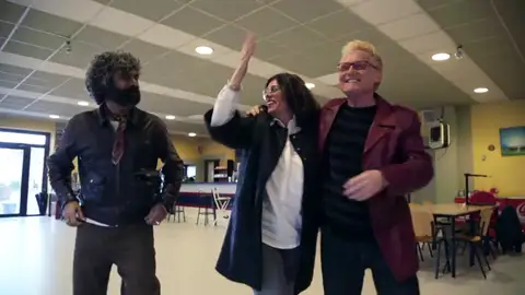 Frame 16.147993 de: Emotivo reencuentro de Paco Tous con sus antiguos compañeros de comisaría Frame 16.147993 de: Emotivo reencuentro de Paco Tous con sus antiguos compañeros de comisaría