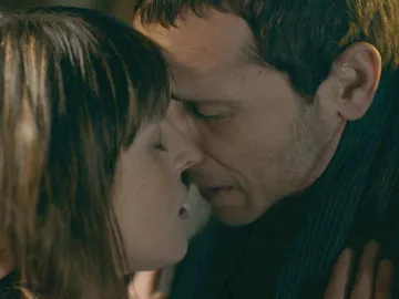 Los corazones de Álex y Marian se corresponden con un pasional beso Los corazones de Álex y Marian se corresponden con un pasional beso