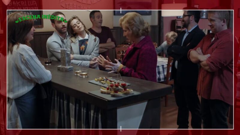 Escena inédita: Carmen, orgullosa tras participar en concurso de levantamiento de piedras