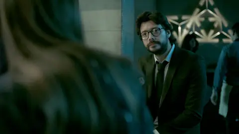 El Profesor, cara a cara con la inspectora Murillo El Profesor, cara a cara con la inspectora Murillo