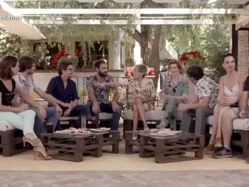 Bromas, anécdotas y ataques de risas, los protagonistas de 'Allí Abajo contestan a las preguntas de los internautas Bromas, anécdotas y ataques de risas, los protagonistas de 'Allí Abajo contestan a las preguntas de los internautas