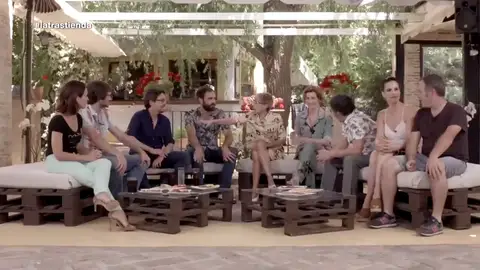 Bromas, anécdotas y ataques de risas, los protagonistas de 'Allí Abajo contestan a las preguntas de los internautas Bromas, anécdotas y ataques de risas, los protagonistas de 'Allí Abajo contestan a las preguntas de los internautas