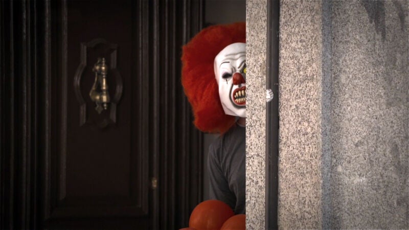Un payaso terrorífico se cuela en 'La chica de las series'