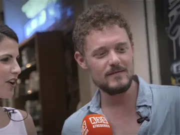 El crossover de 'Mar de Plástico' y 'Allí Abajo' El crossover de 'Mar de Plástico' y 'Allí Abajo'