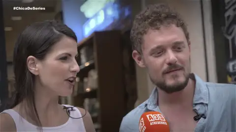 El crossover de 'Mar de Plástico' y 'Allí Abajo' El crossover de 'Mar de Plástico' y 'Allí Abajo'