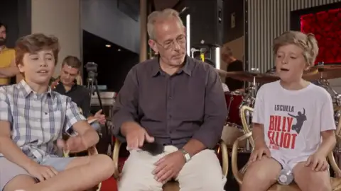 El reto de adaptar la música al español El reto de adaptar la música al español