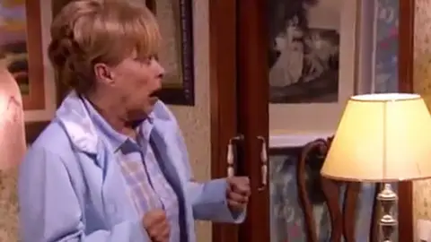 A Vicenta casi le da un ataque por el espíritu del microhondas A Vicenta casi le da un ataque por el espíritu del microhondas