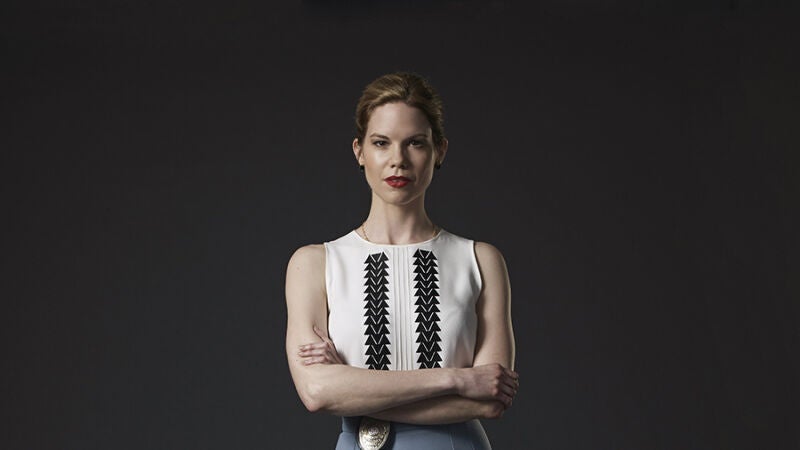 Mariana Klaveno es Janice Lawrence