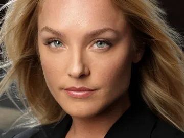 Elisabeth Röhm es Amanda Taylor Elisabeth Röhm es Amanda Taylor