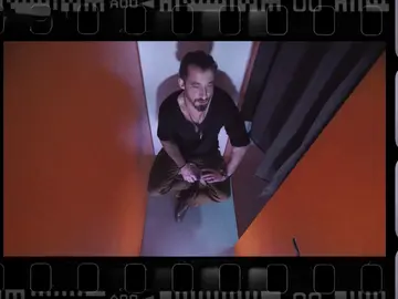 Así posa Ismáel Martínez Así posa Ismáel Martínez