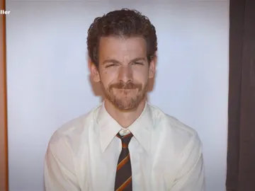 Nuestro Javier Ortega en 'Amar es para siempre' se ha sometido al Fotokiller y no ha dejado ni un secreto escondido. Guillermo Barrientos ha confesado que coge material de los rodajes sin darse cuenta, pero nunca lo devuelve. Te damos una pista: es una prenda de ropa. ¡Mira el vídeo para descubrirlo todo! Nuestro Javier Ortega en 'Amar es para siempre' se ha sometido al Fotokiller y no ha dejado ni un secreto escondido. Guillermo Barrientos ha confesado que coge material de los rodajes sin darse cuenta, pero nunca lo devuelve. Te damos una pista: es una prenda de ropa. ¡Mira el vídeo para descubrirlo todo!