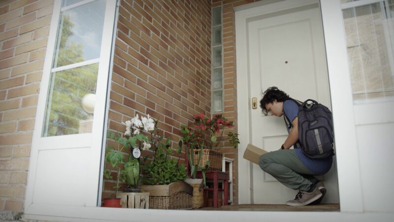 Disfruta del capítulo 1 al completo de 'Por muchas razones': Jota recibe una cintas con unas grabaciones