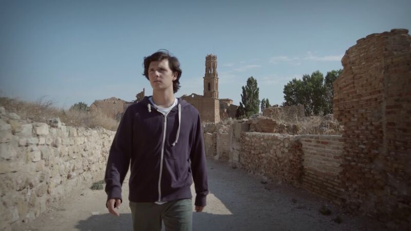 Disfruta del capítulo 5 al completo de 'Por muchas razones': Jota escucha la cuarta razón