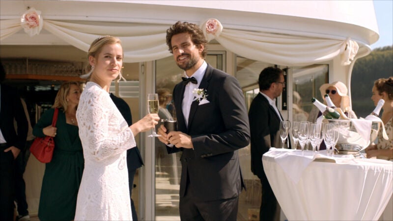 Las razones de Einstein para evitar la boda de Tess