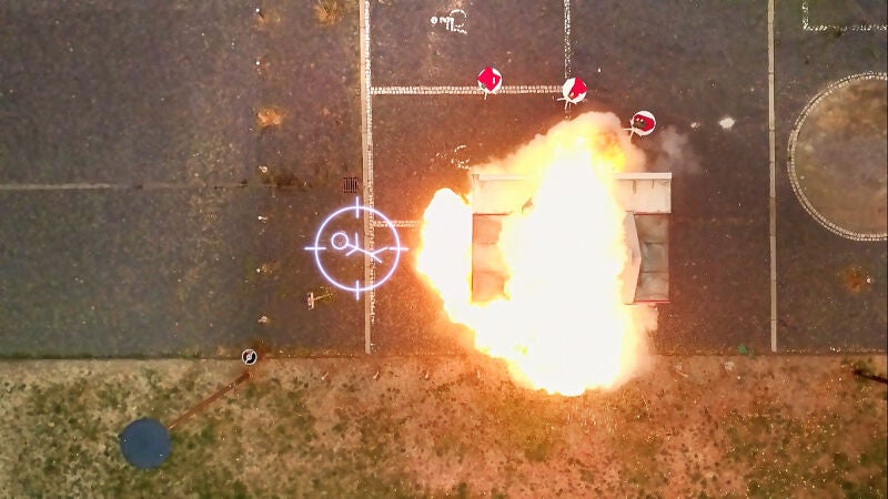 Einstein analiza la explosión de un puesto de perritos