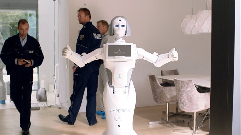 Einstein se enfrenta a las 'desventajas' de vivir en una casa domótica