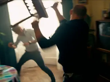 Danila arroja una silla contra Igor Danila arroja una silla contra Igor