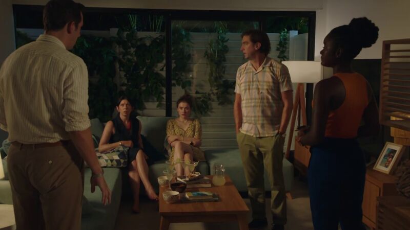 Una mujer denuncia por teléfono un asesinato y a punto está de perder su vida