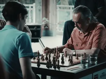 El señor Rochelle es envenenado tras la partida de ajedrez El señor Rochelle es envenenado tras la partida de ajedrez