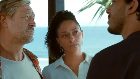 Agente Clarissa Crimen en el Pacífico