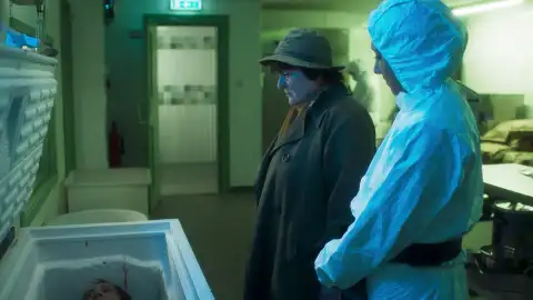 Un hombre aparece muerto en el congelador de una tienda de comida rápida Un hombre aparece muerto en el congelador de una tienda de comida rápida