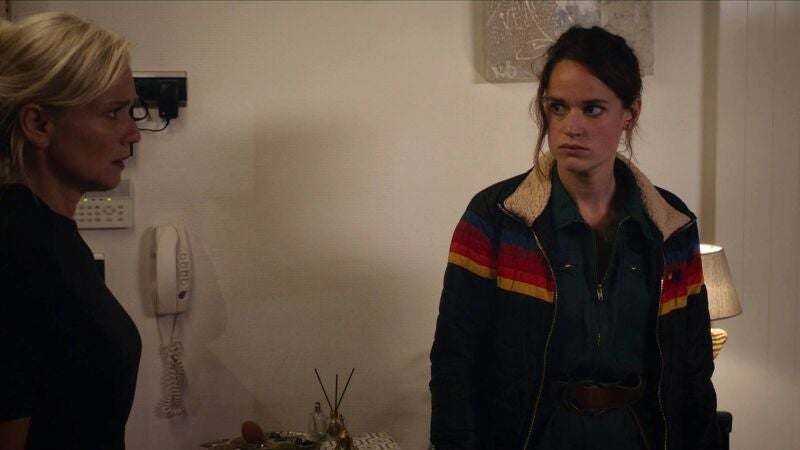 Cuando Vanesa se presenta en casa de Justine para establecerse surge el primer problema