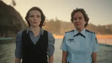 Regreso al paraíso - Mackenzie Clarke se queda en Dolphin Cove… otra vez Regreso al paraíso - Mackenzie Clarke se queda en Dolphin Cove… otra vez