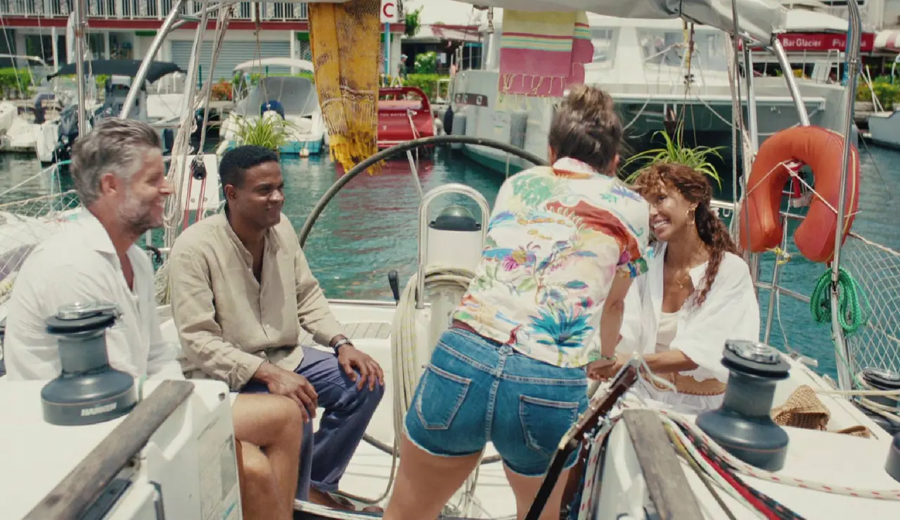 Crimen en el trópico - Melissa y Gaëlle disfrutan juntas del amor con sus parejas