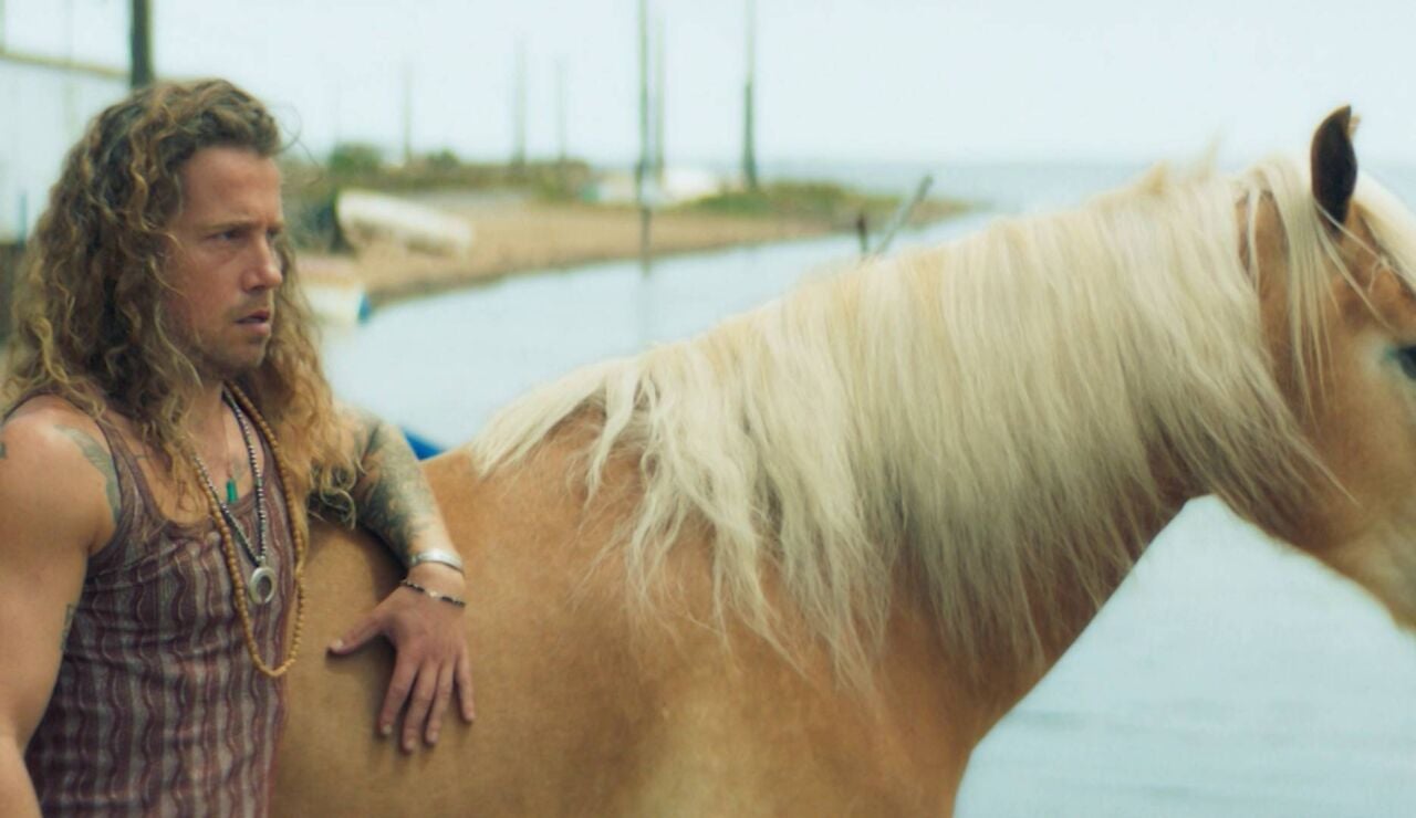 Panda - Panda se queda con el caballo de una mujer que detuvo
