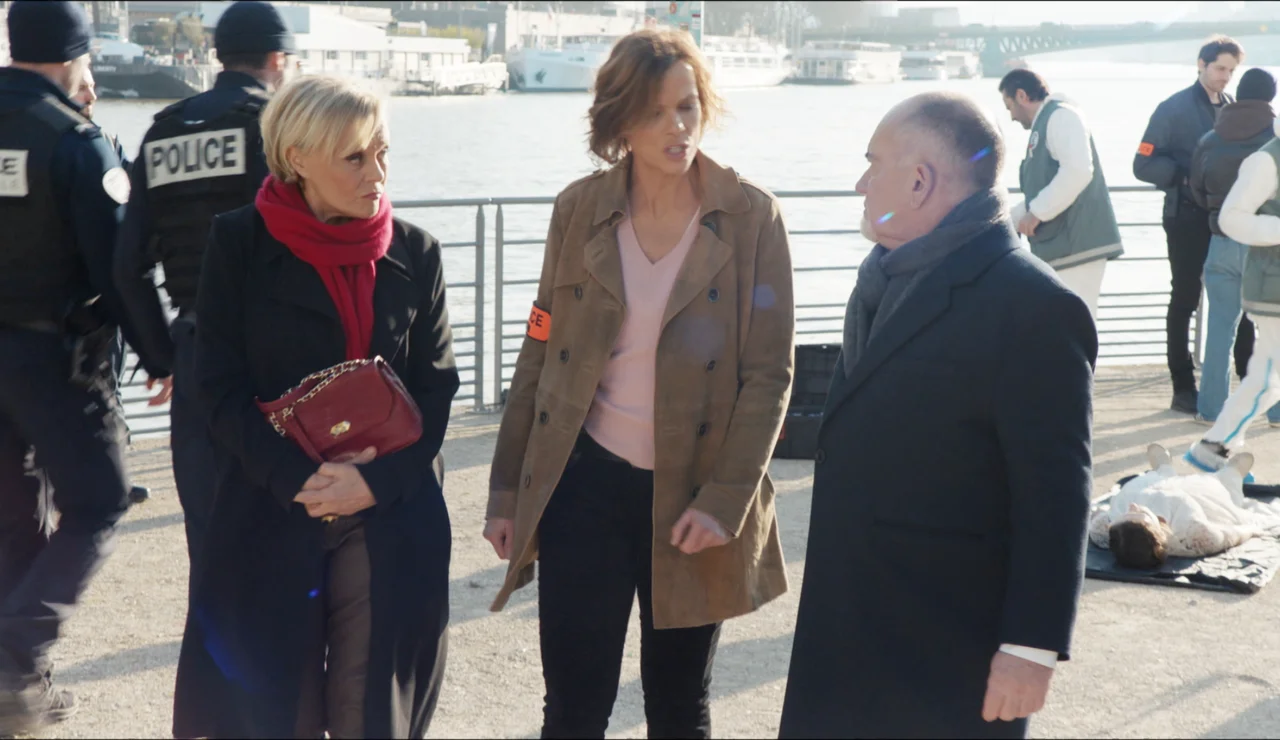 Una vidente muerta vestida de novia a los pies de la Torre Eiffel: ¿celos o algo más?